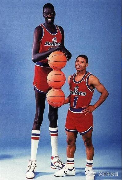 博格斯身高1米6，是最矮的球员，他为何能在NBA立足14年？